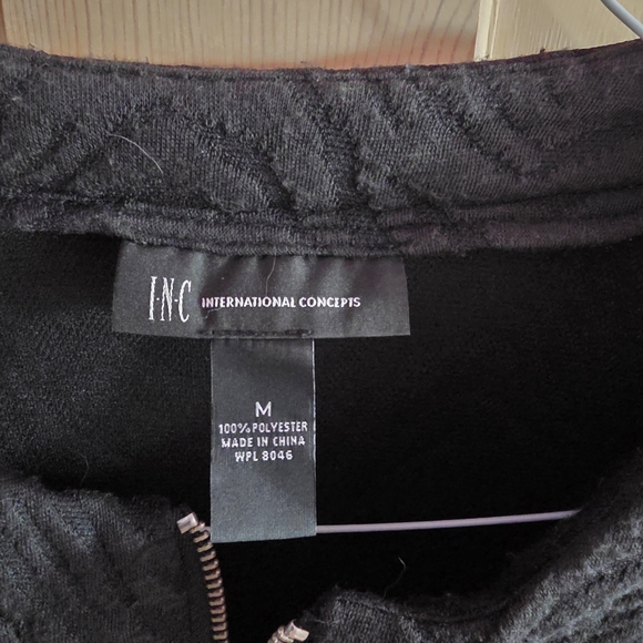 Elegant Black Quilted Jacket with Embellishments - Picture 4 of 5